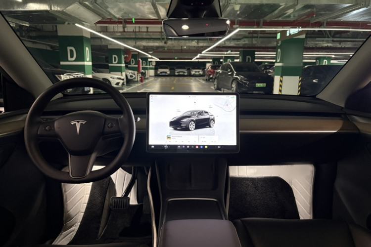 Used Tesla Model Y 2022 Rear-Wheel-Drive Version Interior 2