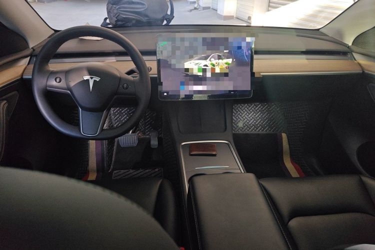 Used Tesla Model Y 2022 Rear-Wheel-Drive Version Interior 2