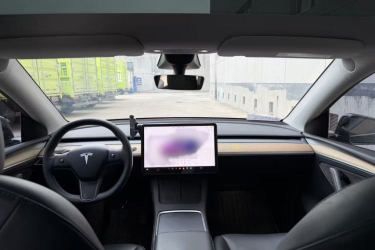 Used Tesla Model Y 2022 Rear-Wheel-Drive Version Interior 2