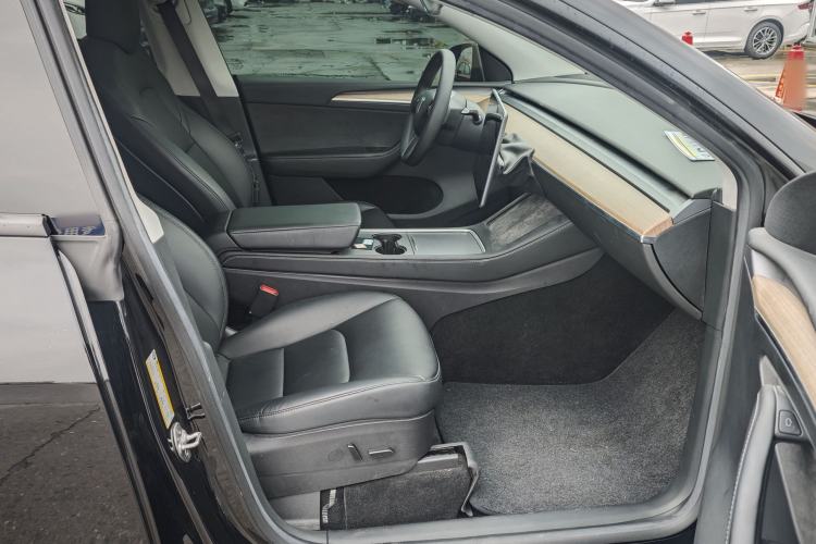 Used Tesla Model Y 2022 Rear-Wheel-Drive Version Interior 2