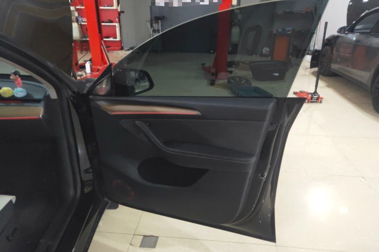 Used Tesla Model Y 2022 Long-Range All-Wheel-Drive Version Interior 2