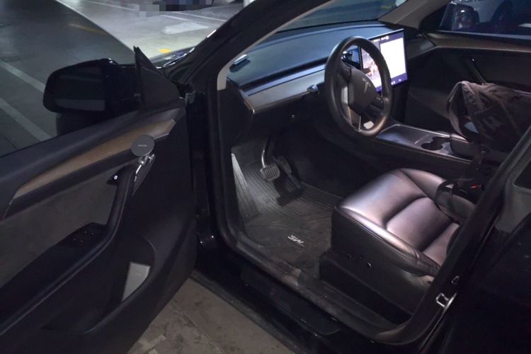 Used Tesla Model Y 2022 Rear-Wheel-Drive Version Interior 3