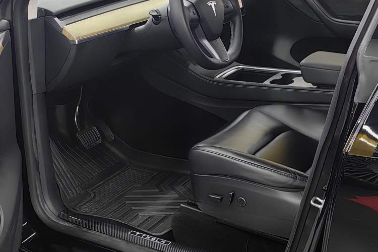 Used Tesla Model Y 2022 Rear-Wheel-Drive Version Interior 3