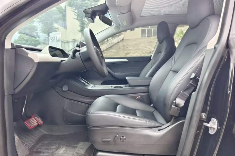 Used Tesla Model Y 2022 Rear-Wheel-Drive Version Interior 3