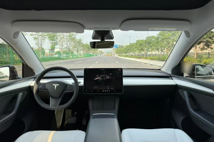 Used Tesla Model Y 2022 Revised Version Long-Range All-Wheel Drive Interior 3