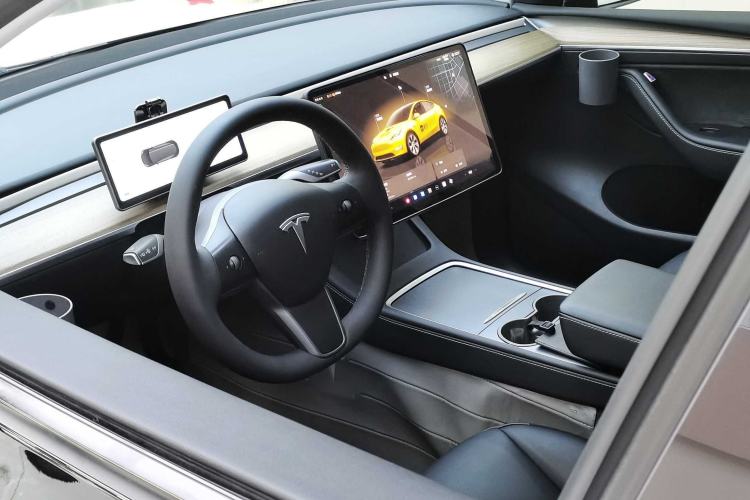 Used Tesla Model Y 2022 Revised Version Long-Range All-Wheel Drive Interior 3