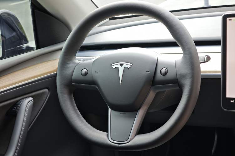 Used Tesla Model Y 2022 Long-Range All-Wheel-Drive Version Interior 3