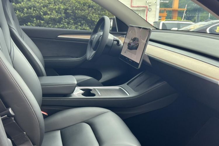 Used Tesla Model Y 2022 Rear-Wheel-Drive Version Interior 3