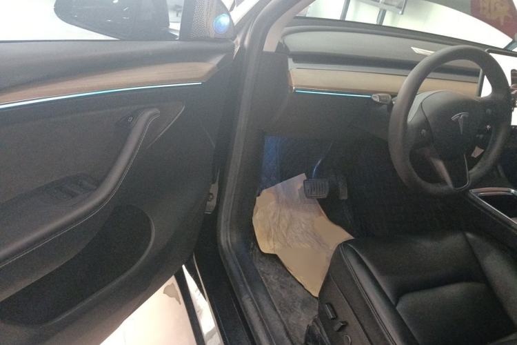 Used Tesla Model Y 2022 Rear-Wheel-Drive Version Interior 3