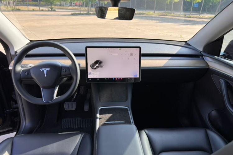 Used Tesla Model Y 2022 Rear-Wheel-Drive Version Interior 3