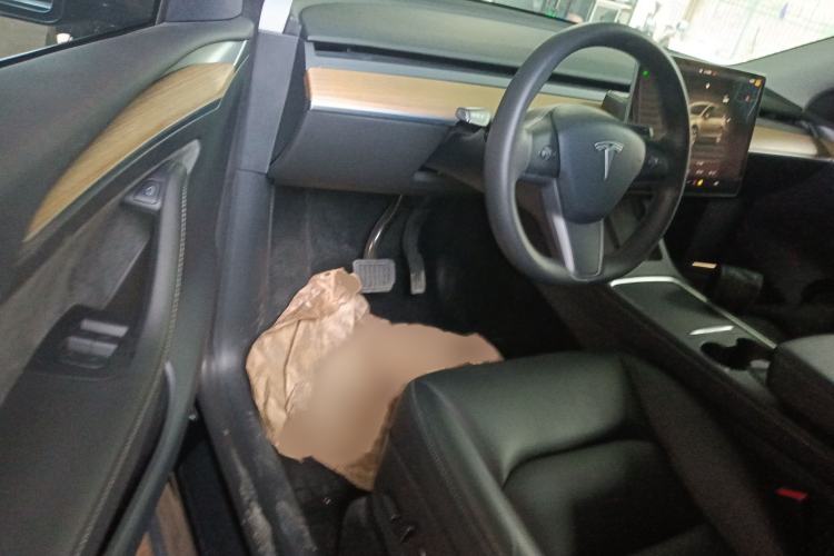 Used Tesla Model Y 2022 Rear-Wheel-Drive Version Interior 3