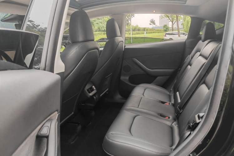 Used Tesla Model Y 2022 Rear-Wheel-Drive Version Interior 3