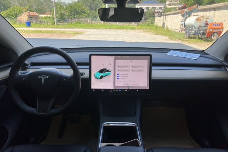 Used Tesla Model Y 2022 Rear-Wheel-Drive Version Interior 3