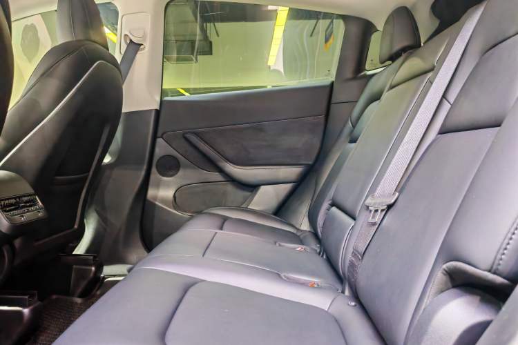 Used Tesla Model Y 2022 Long-Range All-Wheel-Drive Version Interior 3