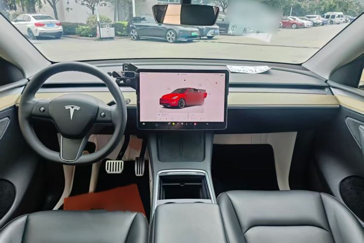 Used Tesla Model Y 2022 Revised Version Long-Range All-Wheel Drive Interior 3