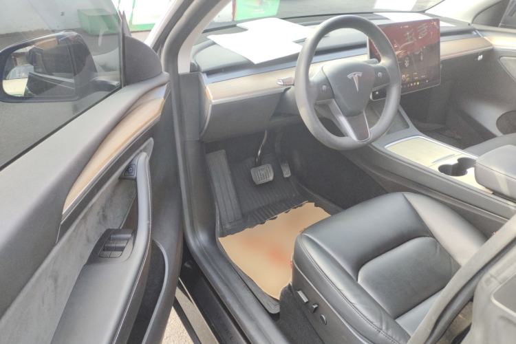 Used Tesla Model Y 2022 Rear-Wheel-Drive Version Interior 3
