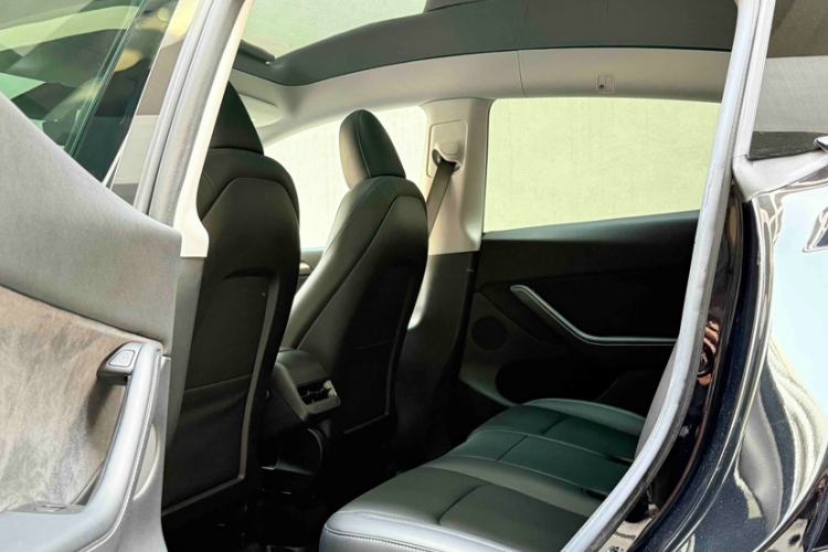 Used Tesla Model Y 2022 Rear-Wheel-Drive Version Interior 3
