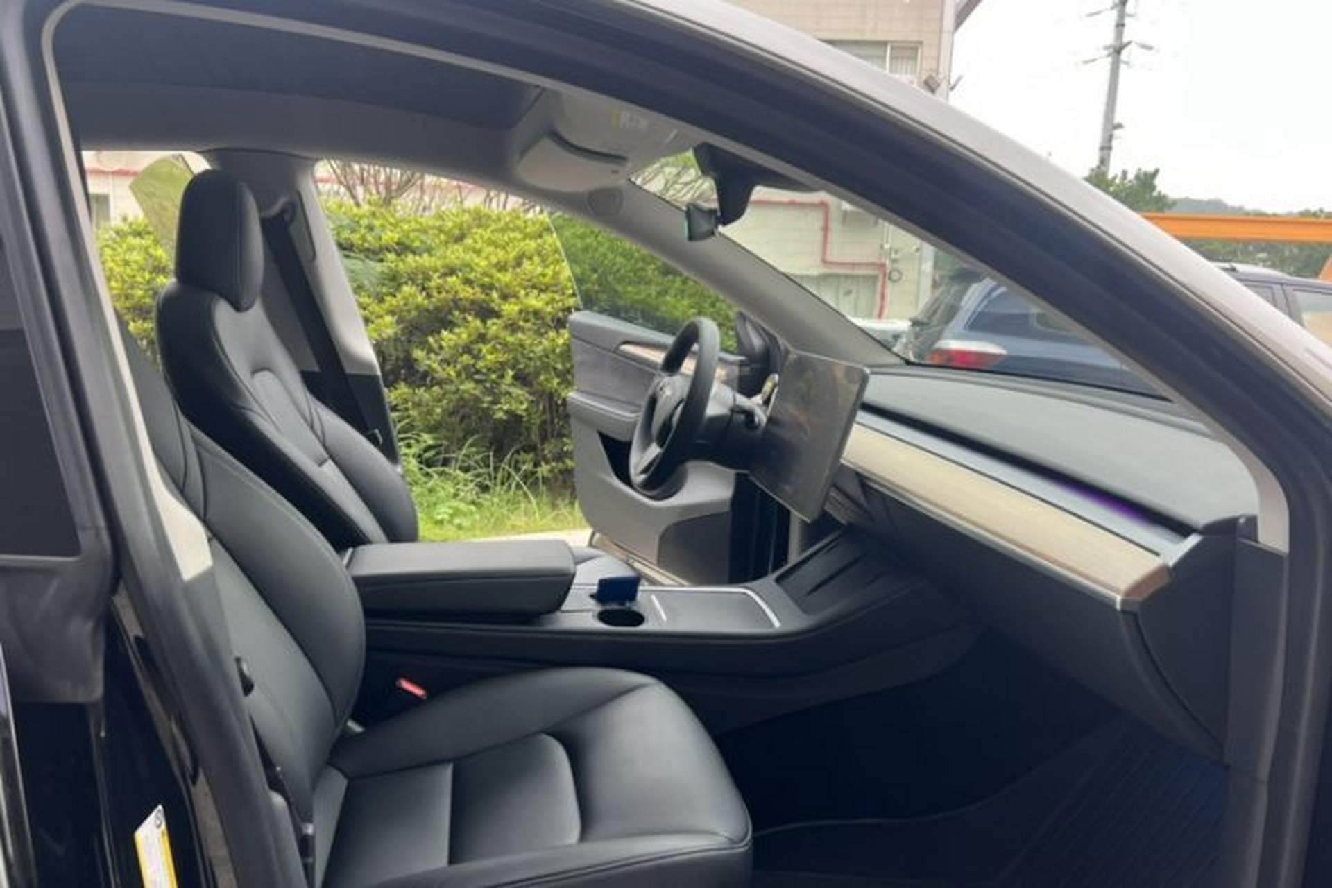 Used Tesla Model Y 2022 Rear-Wheel-Drive Version Interior 3