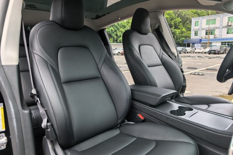 Used Tesla Model Y 2022 Rear-Wheel-Drive Version Interior 3