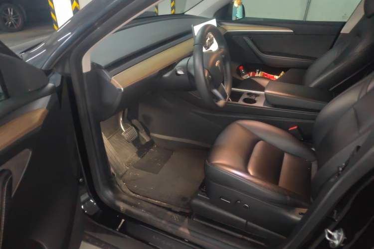 Used Tesla Model Y 2022 Rear-Wheel-Drive Version Interior 3