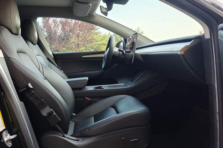 Used Tesla Model Y 2022 Rear-Wheel-Drive Version Interior 3