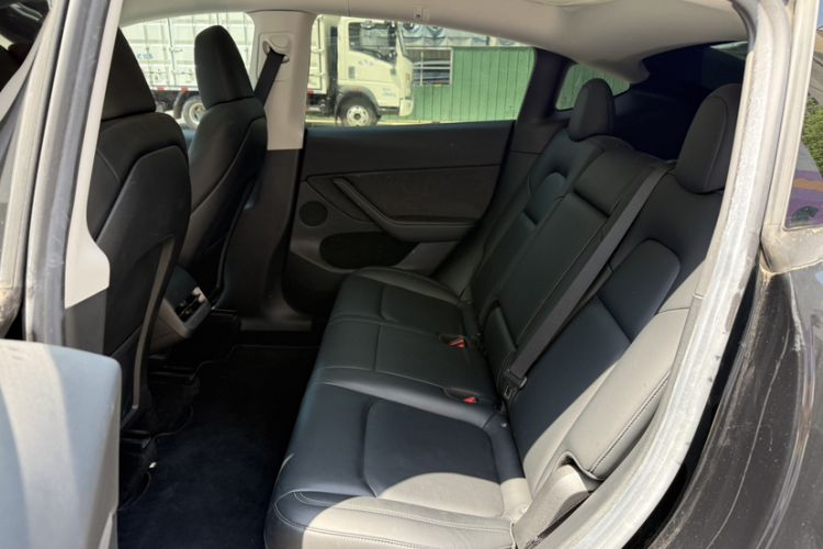 Used Tesla Model Y 2022 Rear-Wheel-Drive Version Interior 3