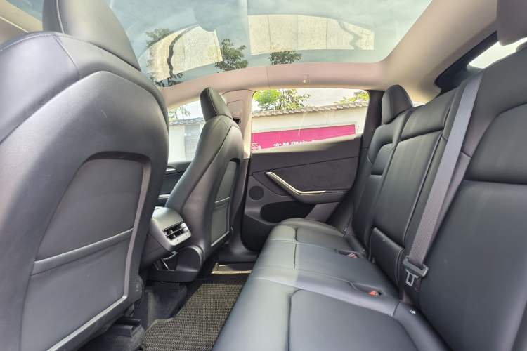Used Tesla Model Y 2022 Rear-Wheel-Drive Version Interior 3