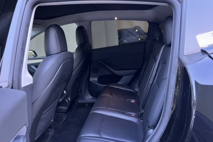 Used Tesla Model Y 2022 Rear-Wheel-Drive Version Interior 3