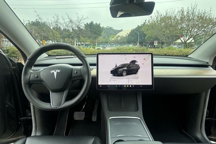 Used Tesla Model Y 2022 Rear-Wheel-Drive Version Interior 3