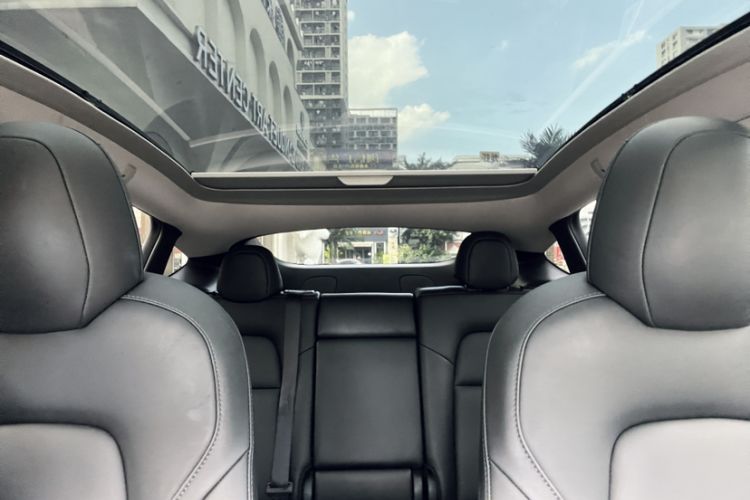 Used Tesla Model Y 2022 Rear-Wheel-Drive Version Interior 3