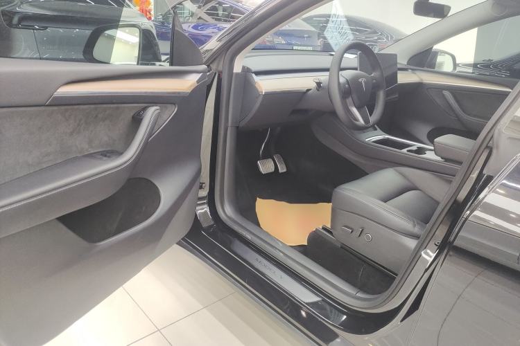 Used Tesla Model Y 2022 Rear-Wheel-Drive Version Interior 3