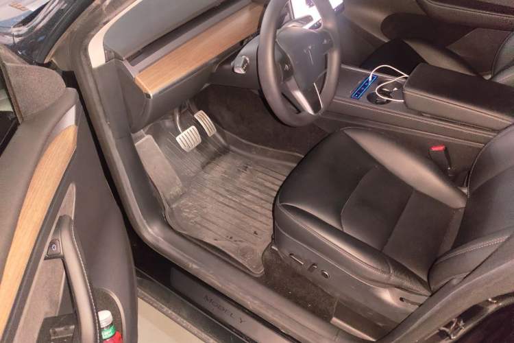 Used Tesla Model Y 2022 Performance High-Performance All-Wheel-Drive Version Interior 3