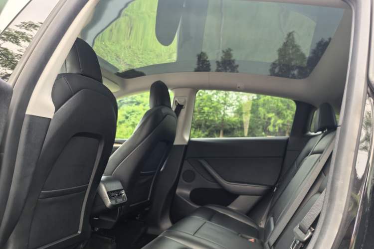 Used Tesla Model Y 2022 Revised Version Long-Range All-Wheel Drive Interior 3