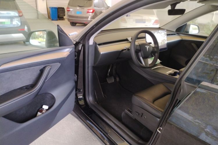 Used Tesla Model Y 2022 Rear-Wheel-Drive Version Interior 3