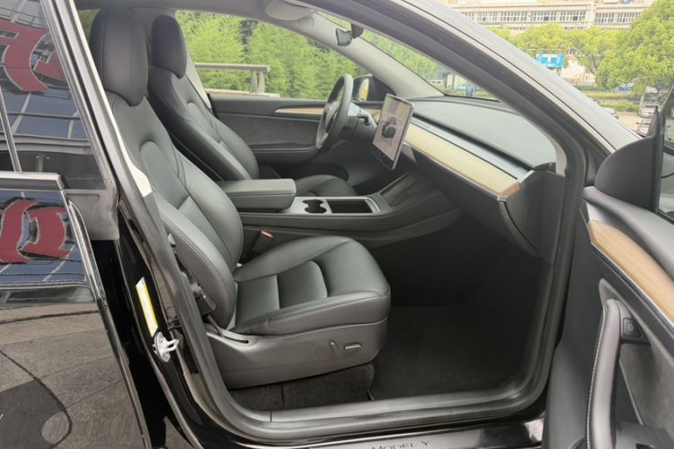Used Tesla Model Y 2022 Rear-Wheel-Drive Version Interior 3