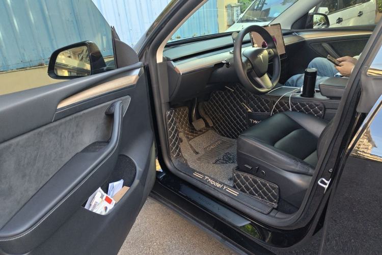 Used Tesla Model Y 2022 Revised Version Long-Range All-Wheel Drive Interior 3