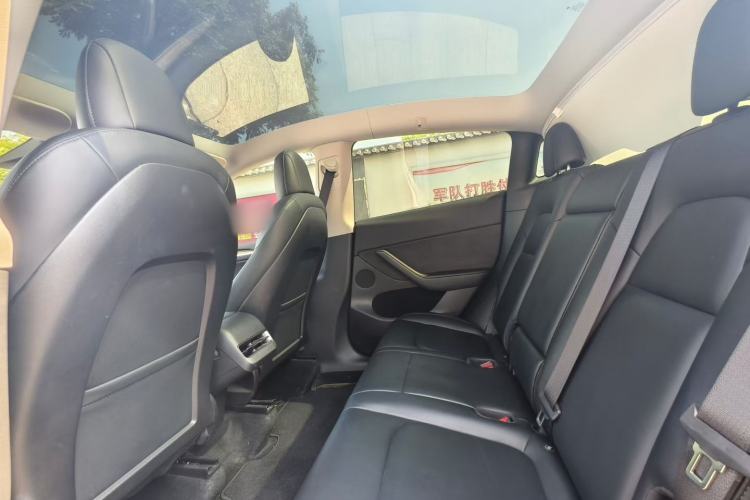 Used Tesla Model Y 2022 Rear-Wheel-Drive Version Interior 3