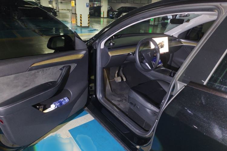 Used Tesla Model Y 2022 Rear-Wheel-Drive Version Interior 3