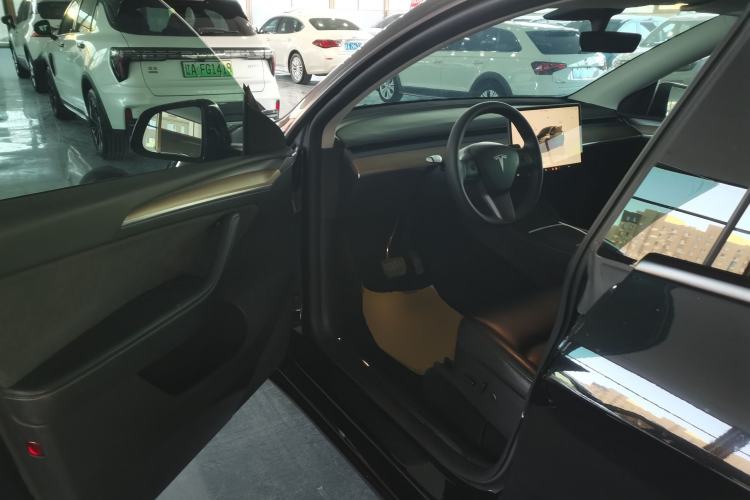 Used Tesla Model Y 2022 Rear-Wheel-Drive Version Interior 3