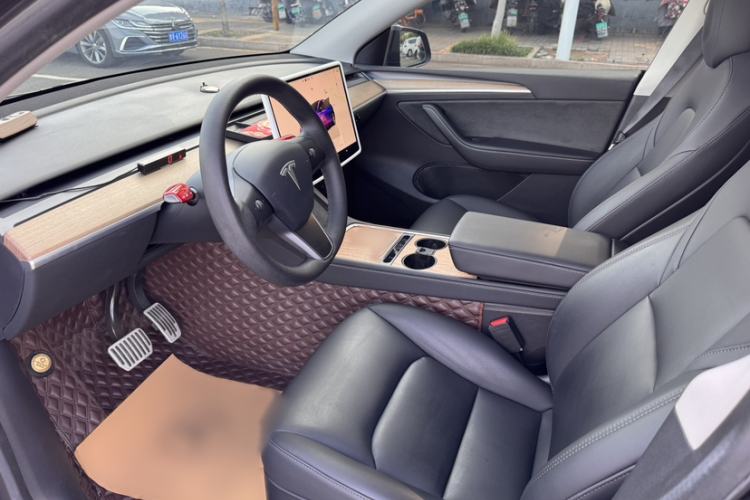 Used Tesla Model Y 2022 Rear-Wheel-Drive Version Interior 3