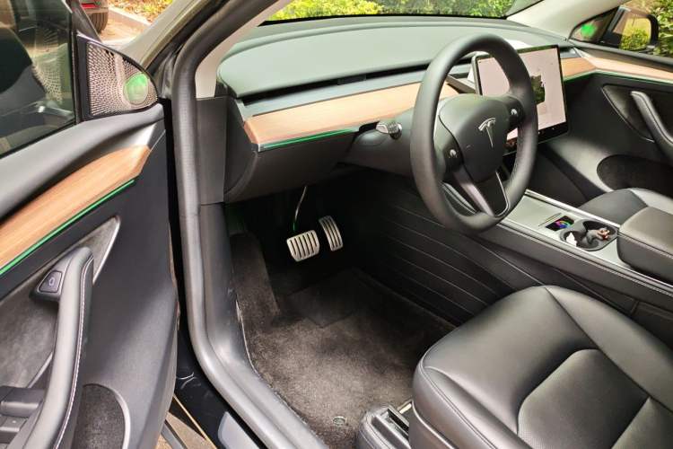 Used Tesla Model Y 2022 Performance High-Performance All-Wheel-Drive Version Interior 3