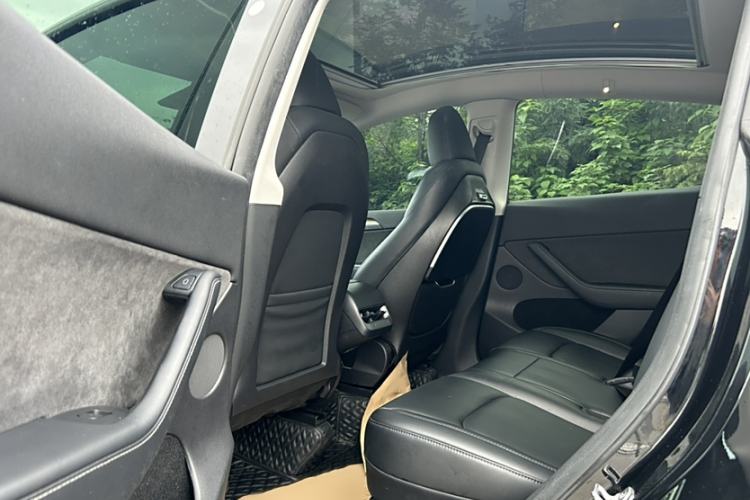Used Tesla Model Y 2022 Rear-Wheel-Drive Version Interior 3