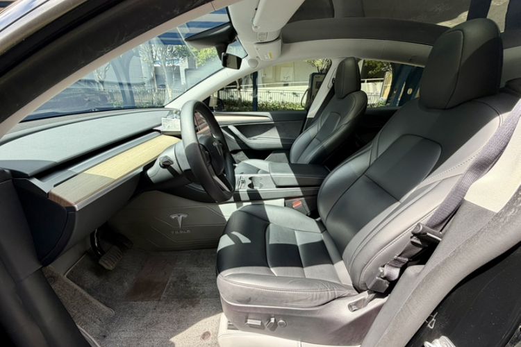 Used Tesla Model Y 2022 Revised Version Long-Range All-Wheel Drive Interior 3