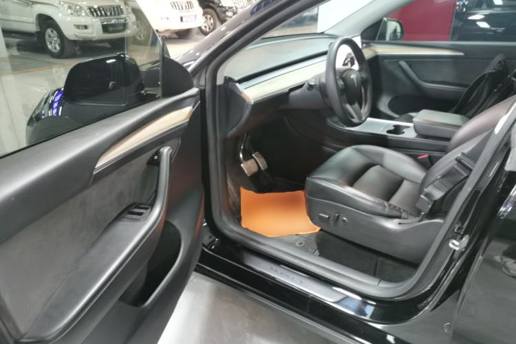 Used Tesla Model Y 2022 Rear-Wheel-Drive Version Interior 3