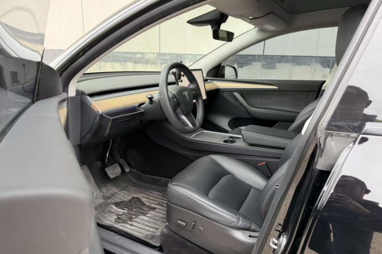 Used Tesla Model Y 2022 Rear-Wheel-Drive Version Interior 3