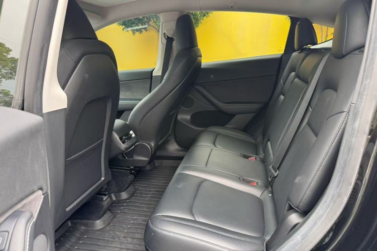 Used Tesla Model Y 2022 Rear-Wheel-Drive Version Interior 3