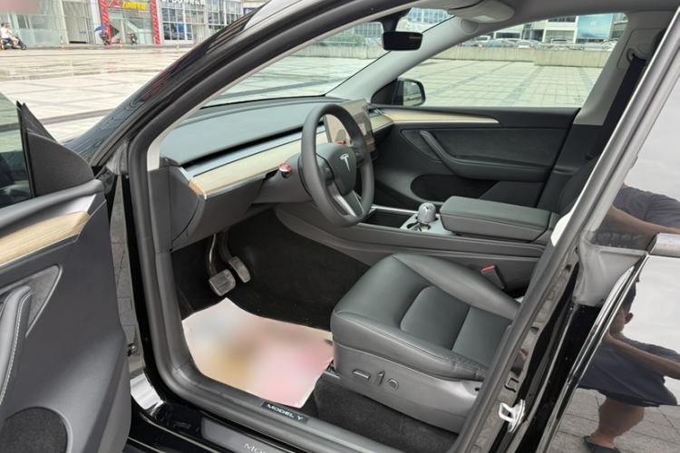 Used Tesla Model Y 2022 Revised Version Long-Range All-Wheel Drive Interior 3