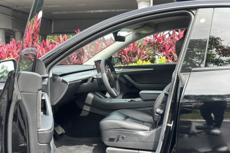 Used Tesla Model Y 2022 Rear-Wheel-Drive Version Interior 3