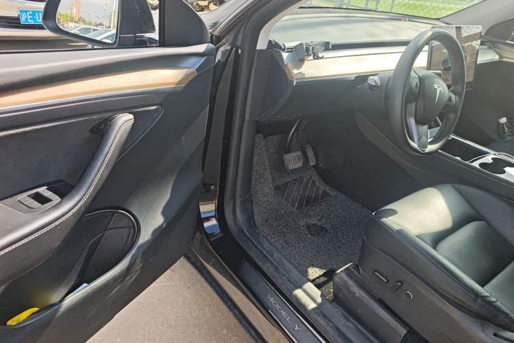 Used Tesla Model Y 2022 Rear-Wheel-Drive Version Interior 3