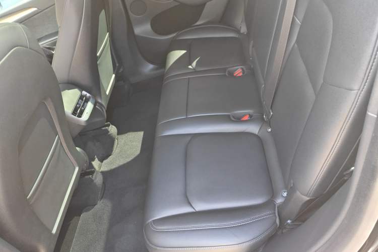 Used Tesla Model Y 2022 Rear-Wheel-Drive Version Interior 4